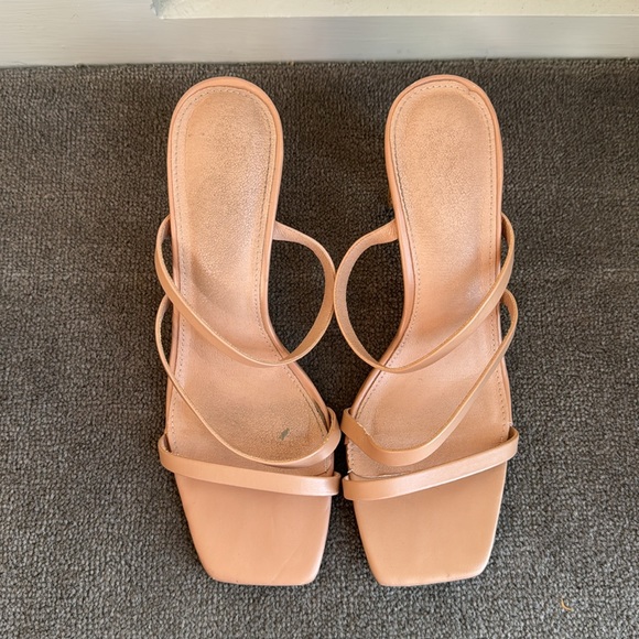 Nude Heels - Picture 2 of 3